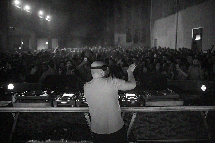 DJ Skatebard em show da festa Gop Tun na Fabriketa em São Paulo