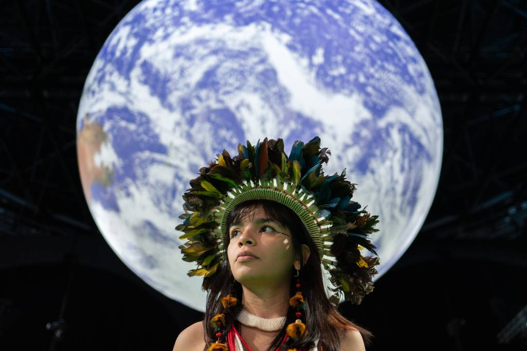 O mundo é o território de Txai Suruí