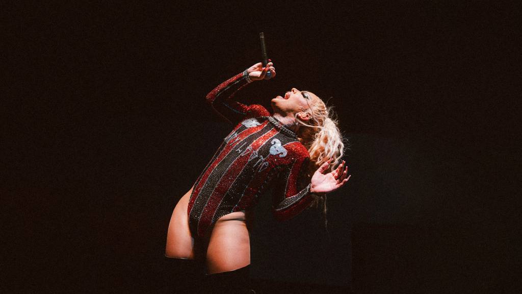 Quem é essa menina de vermelho?