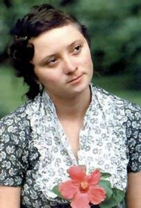 Macabéa busca felicidade em São Paulo, mas o destino cruel a transforma em estrela apenas no instante final de sua vida.